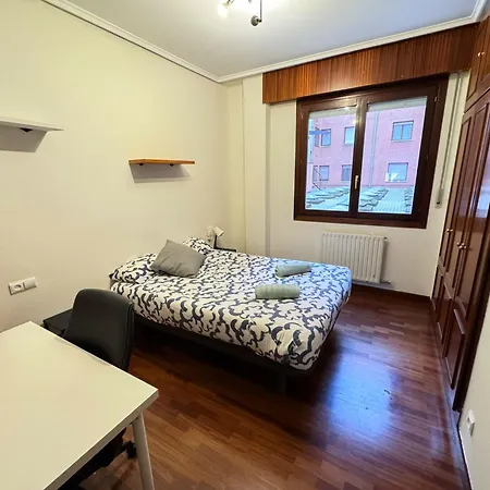Apartamento Céntrico Y Amplio Piso En *